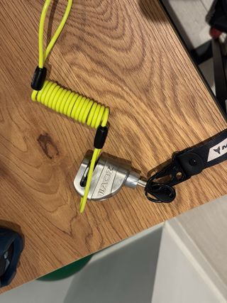 Candado de disco moto ZOVii amarillo