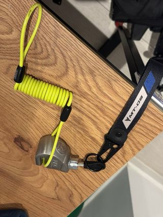 Candado de disco moto ZOVii amarillo