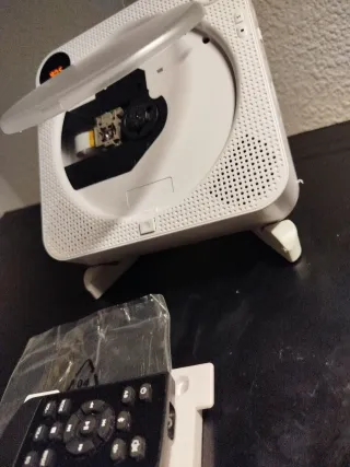 Radio . Pen drive Compact CD Auxiliar  Bluetooth.