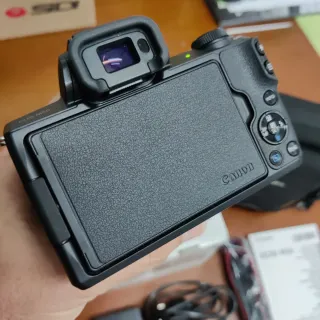 Cámara Canon EOS M50 Kit + Accesorios