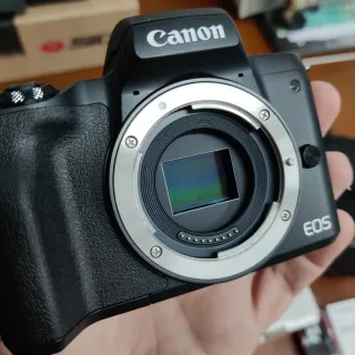 Cámara Canon EOS M50 Kit + Accesorios