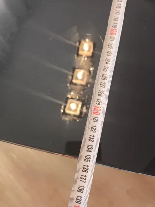 Mesa de comedor y 4 sillas.