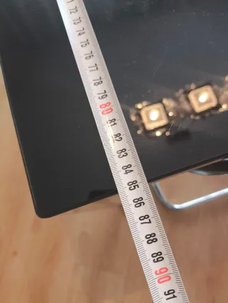 Mesa de comedor y 4 sillas.