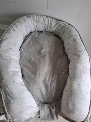 Nido para bebé con estrellas de la marca Jané Jaén