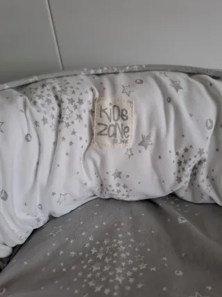 Nido para bebé con estrellas de la marca Jané Jaén