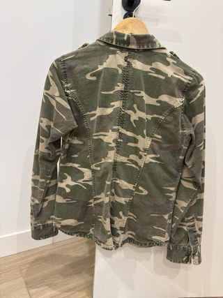 Chaqueta militar camuflaje