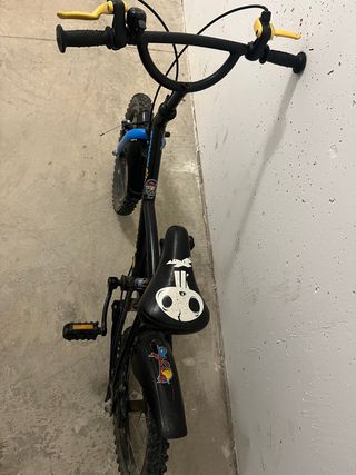 Bicicleta infantil negra