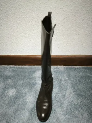 Botas de piel marrón oscuro