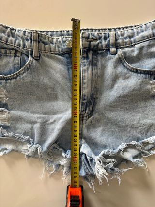 Pantaloncini jeans strappati chiari