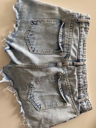 Pantaloncini jeans strappati chiari