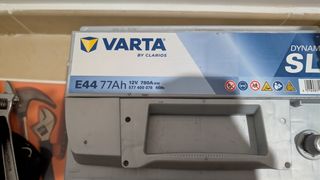 Batería Varta E44 77Ah 780A Dynamic SLI - NUEVA