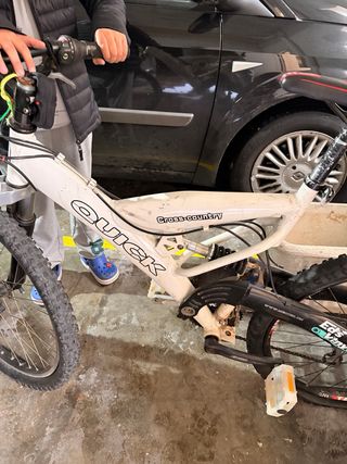 Bicicleta Cross-Country solo le falta mantenimient
