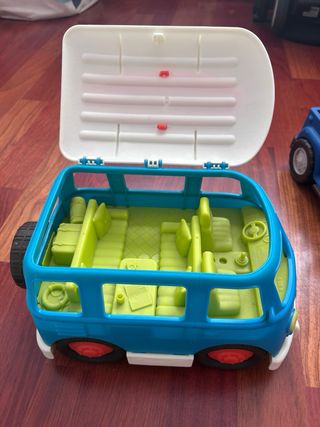 Set 3 coches y barco de juguete B Toys aptos agua