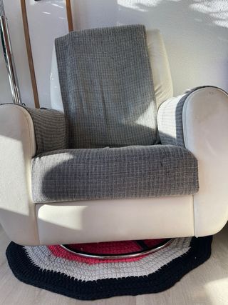 Sillón cómodo blanco tipo mecedora