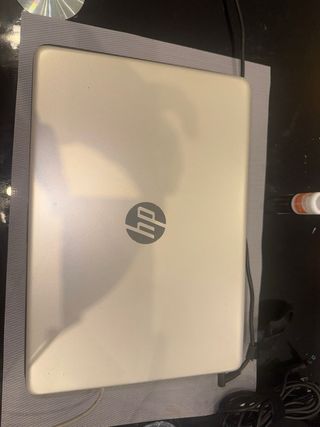 Laptop HP Plata y Negro
