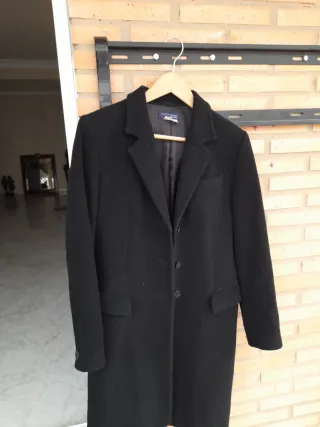 Abrigo de paño negro