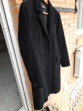 Abrigo de paño negro