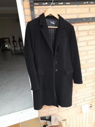 Abrigo de paño negro