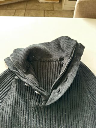 Maglione uomo nero con bottoni