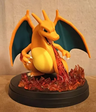 Statuina Charizard con fiamme