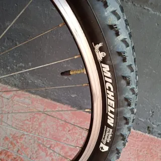 Bicicleta BH Roja y Blanca