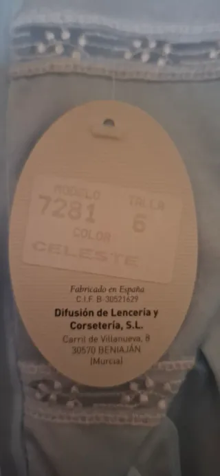 Camisón raso azul celeste con encaje