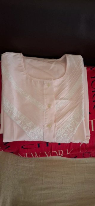 Camisónes azul celeste y rosa.
