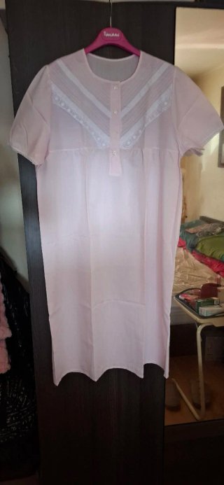 Camisónes azul celeste y rosa.