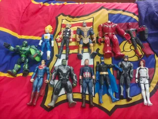 Muñecos Varios Superhéroes y Personajes