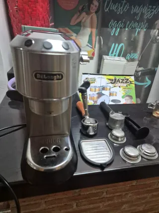 Cafetera DeLonghi Dedica