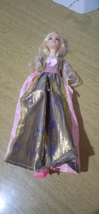 Bambola per bambina con vestito rosa