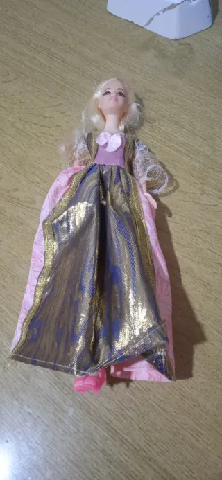 Bambola per bambina con vestito rosa