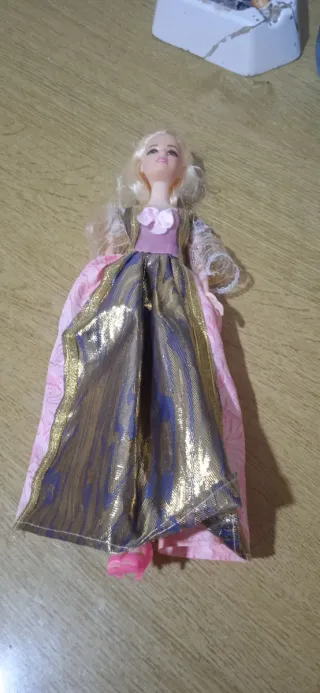 Bambola per bambina con vestito rosa