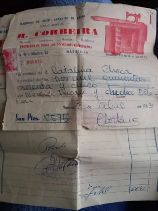 Máquina de coser Sigma y mueble.