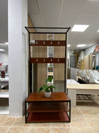 Mueble recibidor con perchero y estanterías