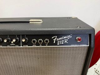 Amplificador Fender Frontman 212R