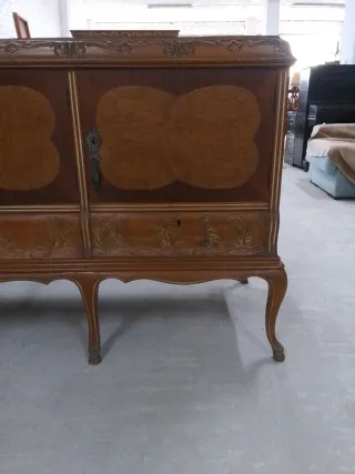 Aparador antiguo de madera