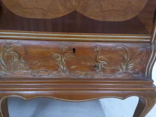 Aparador antiguo de madera