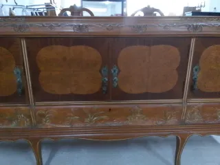 Aparador antiguo de madera