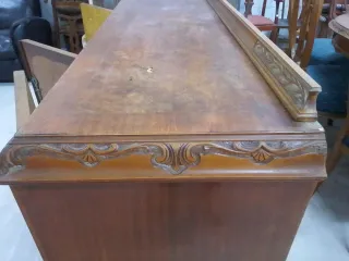 Aparador antiguo de madera