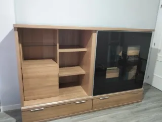 Mueble de salón madera y cristal
