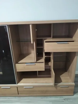 Mueble de salón madera y cristal