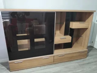 Mueble de salón madera y cristal