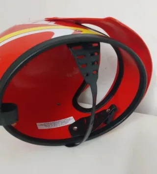 Casco da collezione rosso e giallo