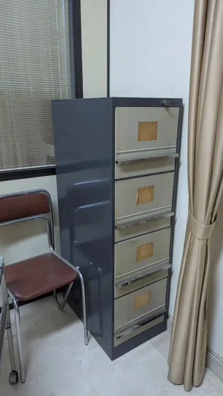 SE REGALA Escritorio y Sillas Oficina