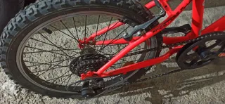 Bicicleta Roja ATTRACTOR