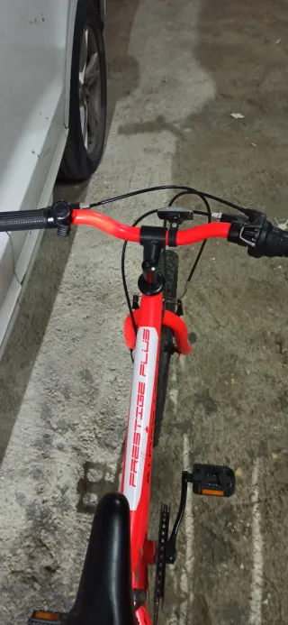 Bicicleta Roja ATTRACTOR