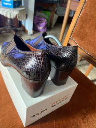 Scarpe donna tacco marroni pitonate 39