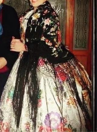 Traje de Fallera con Manteletas