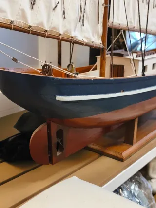 Gran Maqueta de velero dos mástiles hecha a mano.